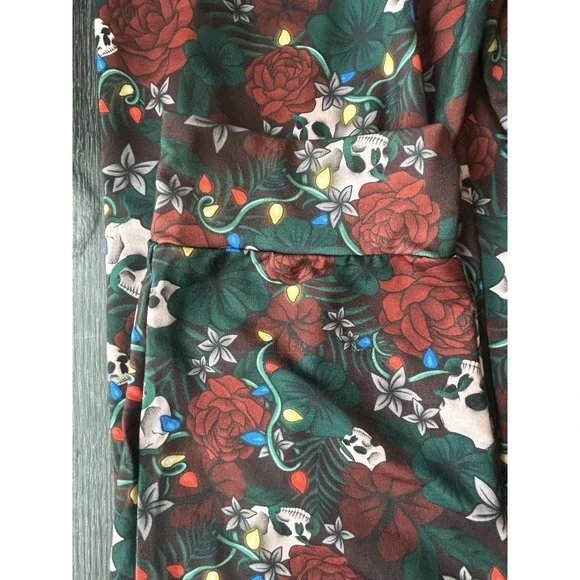 Altered Star Co Skulls & Roses Christmas Lights Joggers 2XL Goth Whimsigoth Xmas - Picture 5 of 5